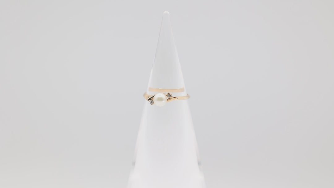 10k Yellow Gold Pearl Ring With Two Sapphire Accents Size 6