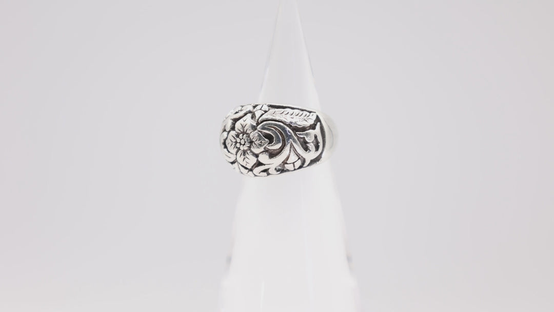925 Sterling Silver Floral and Vine Artistic Design Ring - Size 8.5