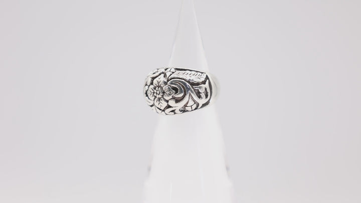 925 Sterling Silver Floral and Vine Artistic Design Ring - Size 8.5