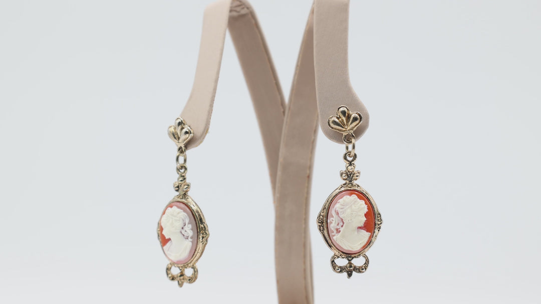 COSTUME Gold Toned Carved Shell Peach Resin Earrings 1.5in