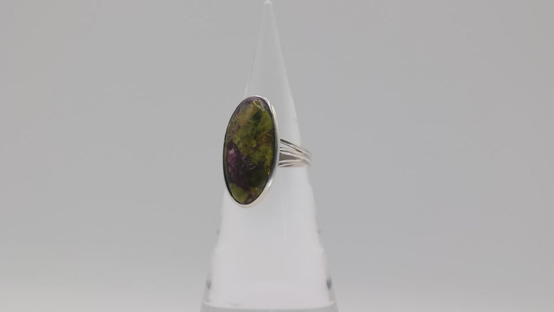 925 Sterling Silver Oval Green Ring Size 12.5