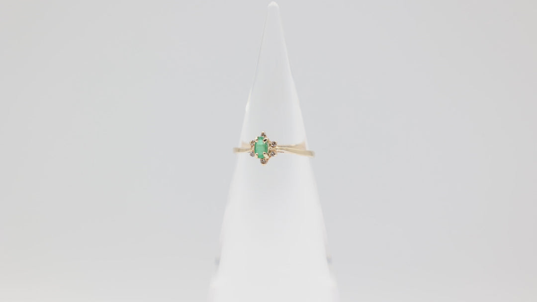 14k Yellow Gold Band with Small Oval Chrysoprase Size 7.25
