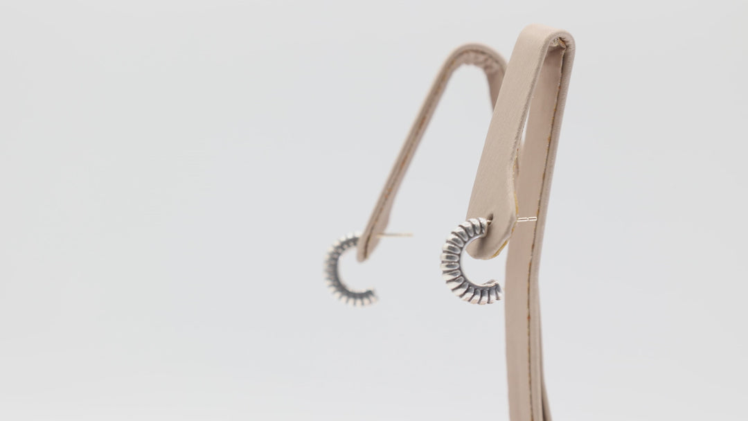 Lagos Caviar 925 Sterling Silver Small Scalloped Hoop Earrings