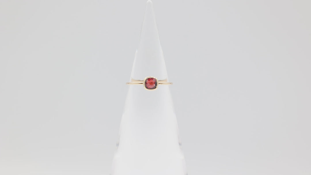 14k Yellow Gold Band Ring with 5mm Cushion Garnet Stone Size 8