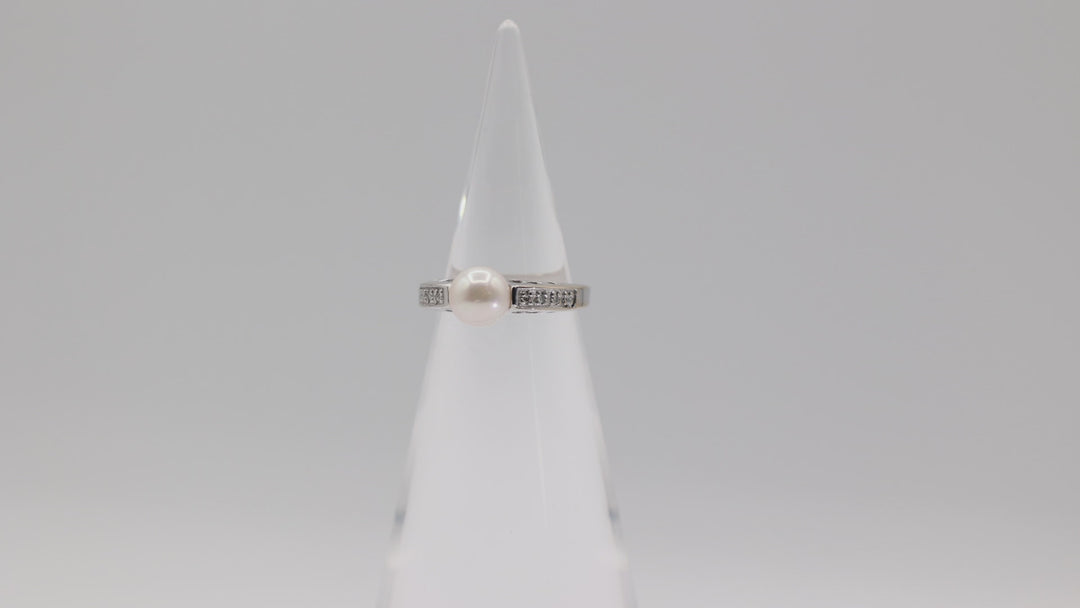 14K White Gold Diamond Accented And Pearl Ring Size 6.5