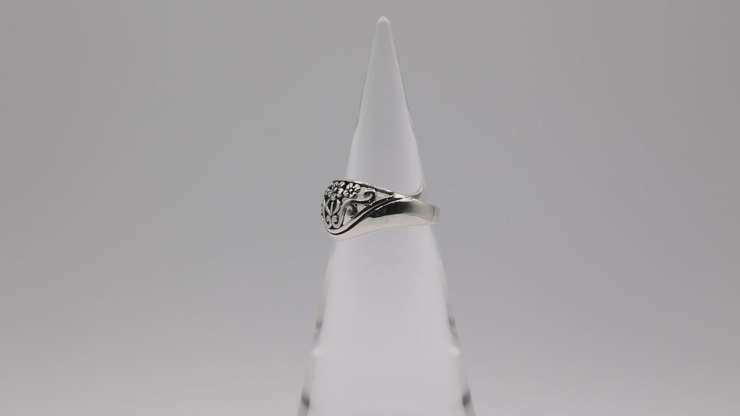 925 Sterling Silver Swirl & Flower Ring Size 9.75