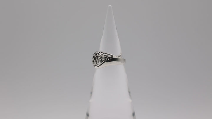 925 Sterling Silver Swirl & Flower Ring Size 9.75
