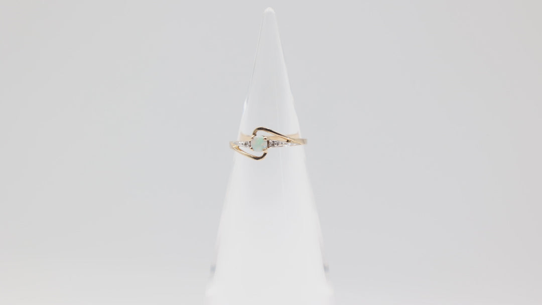 14k Yellow Gold Opal Twist Design Ring with 2 Diamonds Size 5.75