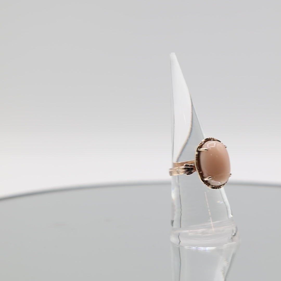 18k Yellow Gold Coral Vintage Ring - Size 6.25