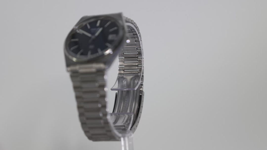 Seiko SQ Quartz Model 8122-7010 1980's Vintage Navy Blue & Stainless Steel Watch