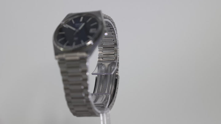 Seiko SQ Quartz Model 8122-7010 1980's Vintage Navy Blue & Stainless Steel Watch