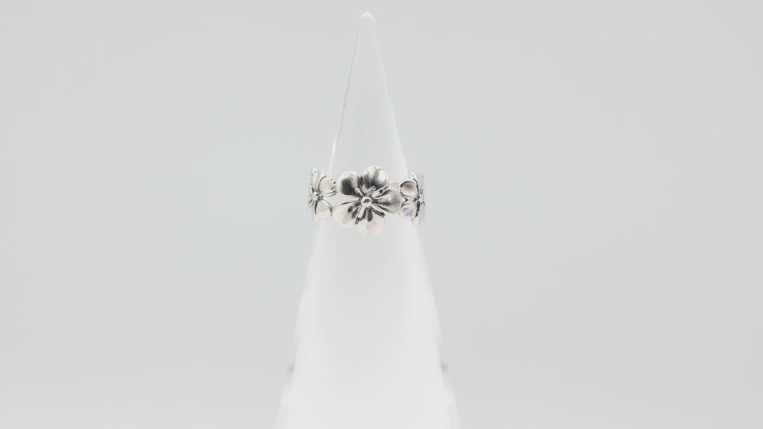 925 Sterling Silver Flower and Leaf Band Ring Size 6.25