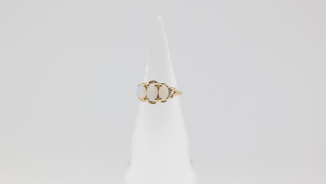 18k Yellow Gold Three Stone Opal Ring Size 5.75