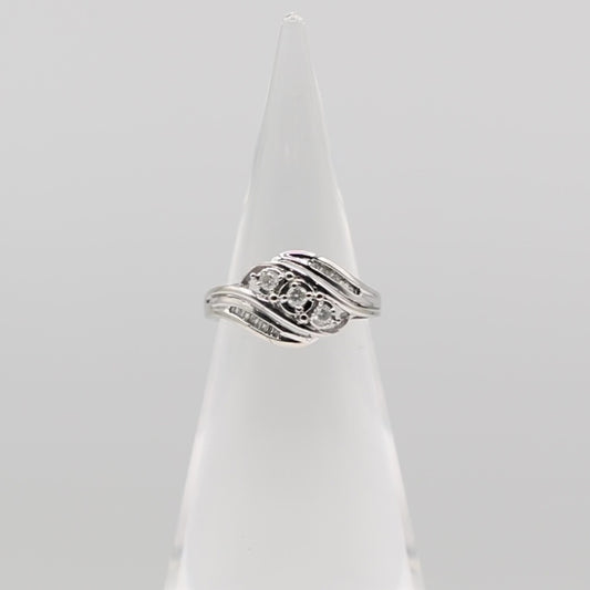 10k White Gold Diamond Ring - Size 7