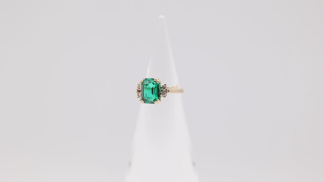 14k Gold Emerald Cut Ring With Green Stone And 4 Spinel Stones Size 5