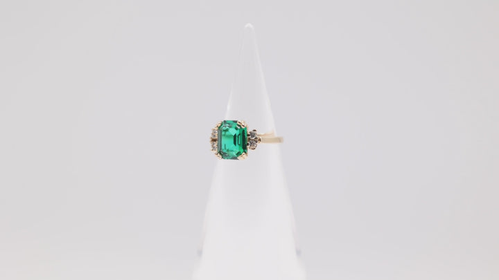 14k Gold Emerald Cut Ring With Green Stone And 4 Spinel Stones Size 5